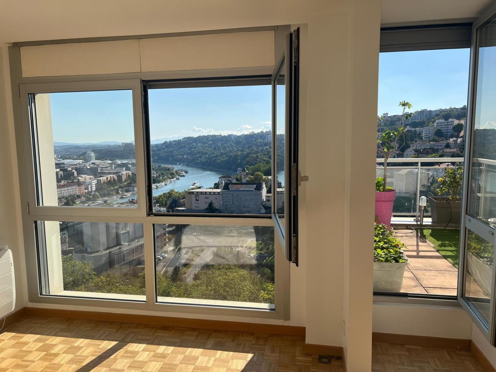 Chambre Dans Les Hauteurs De Lyon Proche Fourviere Chez L Hote Luaran gambar